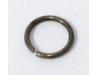 Valve guide retaining clip