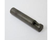 Image of Valve rocker arm shaft, Inlet