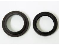 Image of Fork seal set, One oil seal and one dust seal (1985/1986)