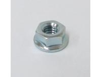 Image of Exhaust fixing nut onto cylinder head stud