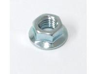 Image of Exhaust fixing nut onto cylinder head stud